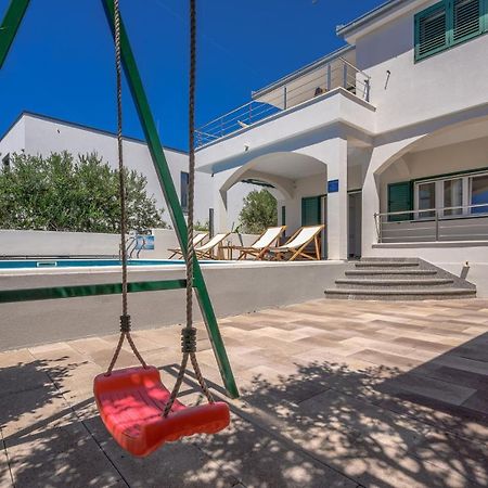 Sea Flower Beachfront Villa Sevid Extérieur photo