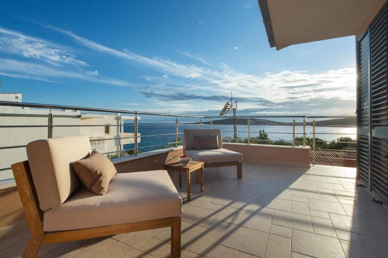 Sea Flower Beachfront Villa Sevid Extérieur photo