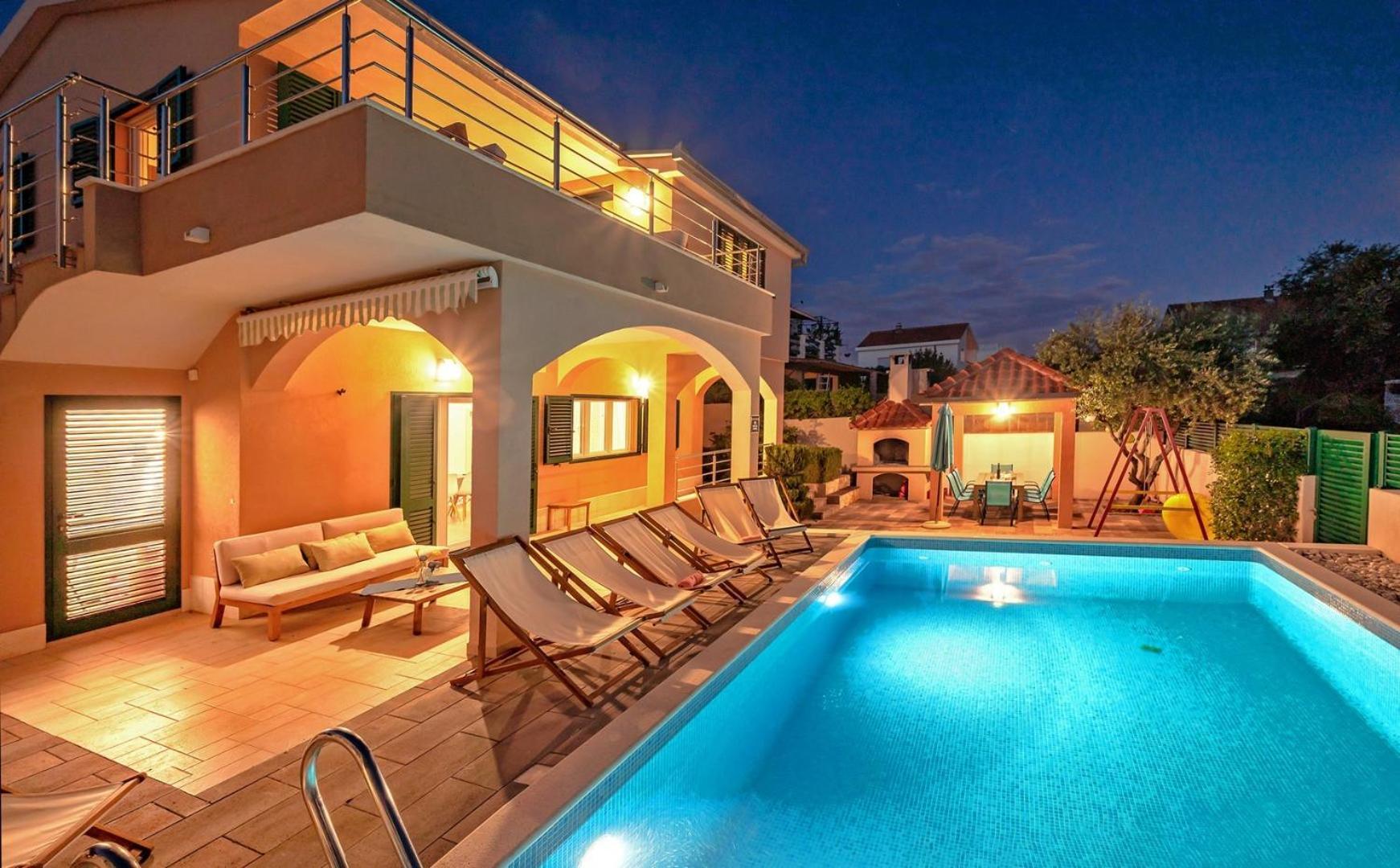 Sea Flower Beachfront Villa Sevid Extérieur photo