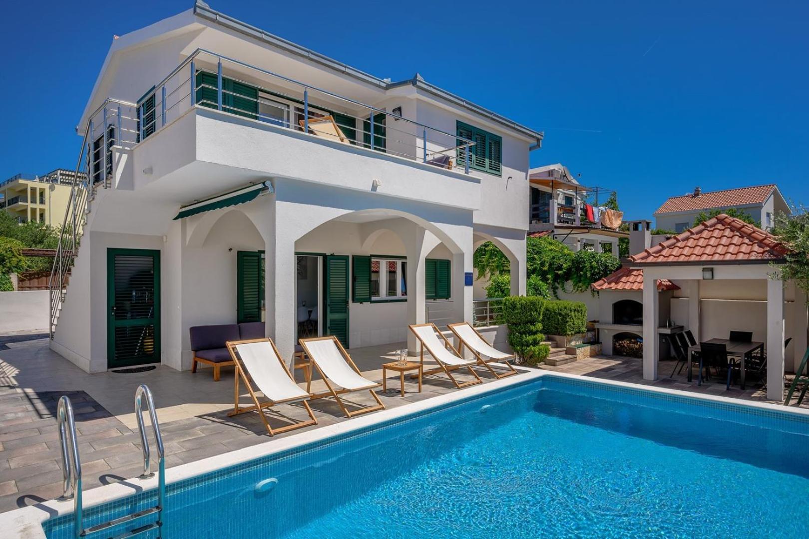 Sea Flower Beachfront Villa Sevid Extérieur photo